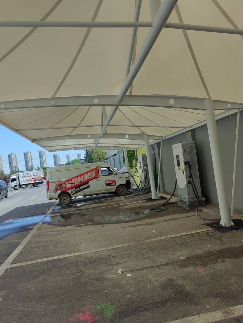 原陽縣城西小學膜結(jié)構車棚順利完工